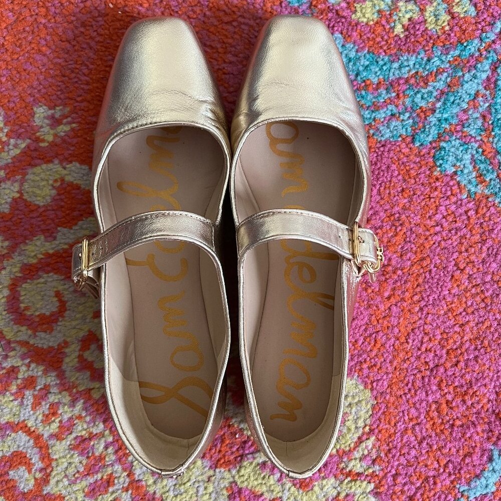 Gold Mary Jane flats in great condition